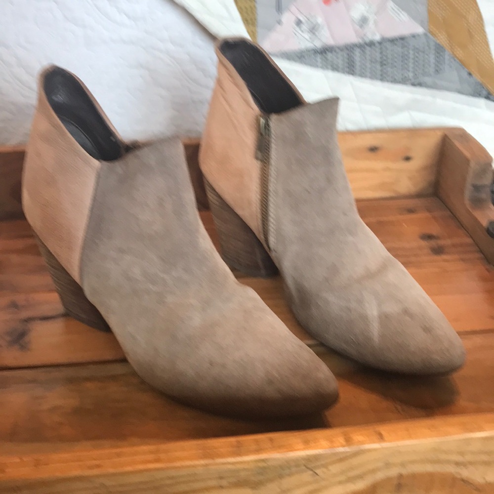 Dina True boots. Leather and suede. Size 9